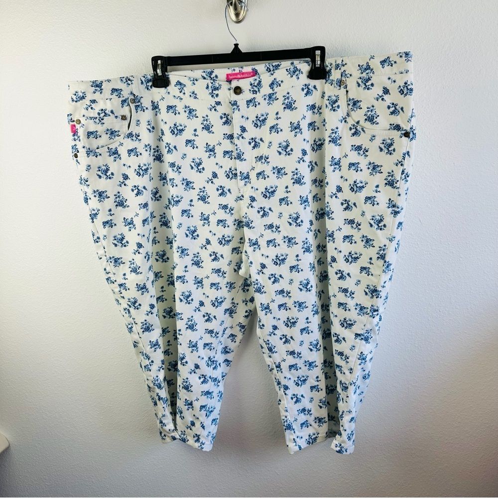Woman Within White Blue‎ Floral Pattern Capri Jeans Size 32W